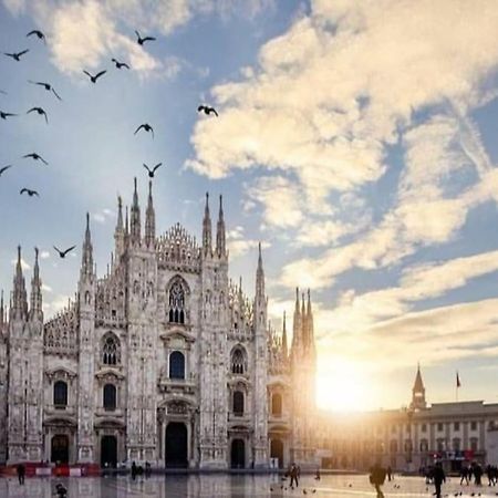 Ad Un Passo Dal Duomo Elegante Appartamento Wifi Milán Exterior foto