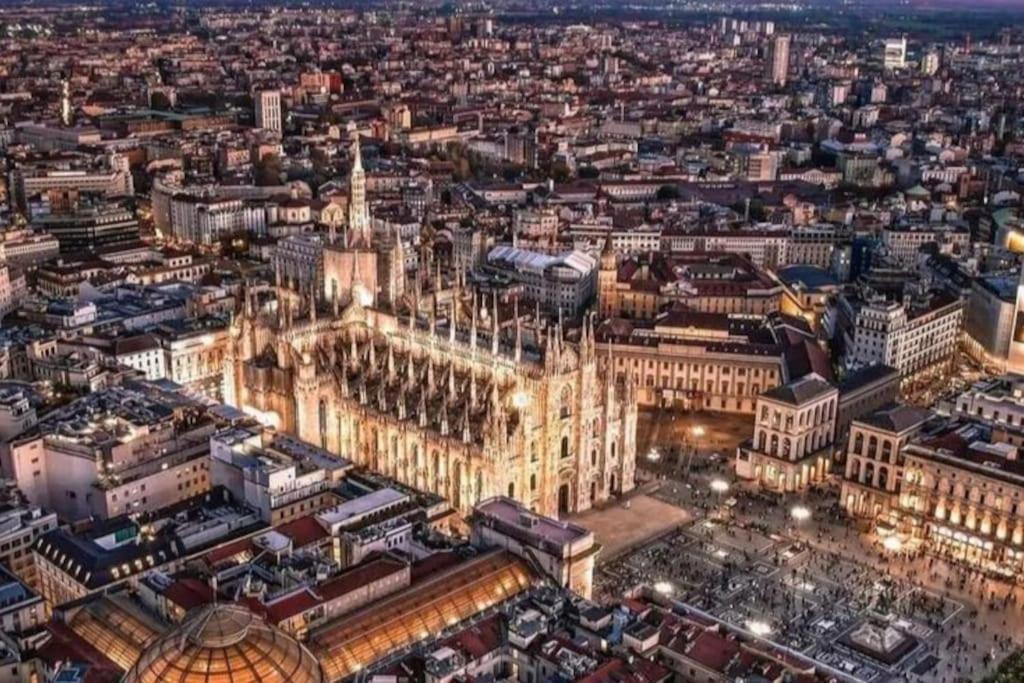 Ad Un Passo Dal Duomo Elegante Appartamento Wifi Milán Exterior foto